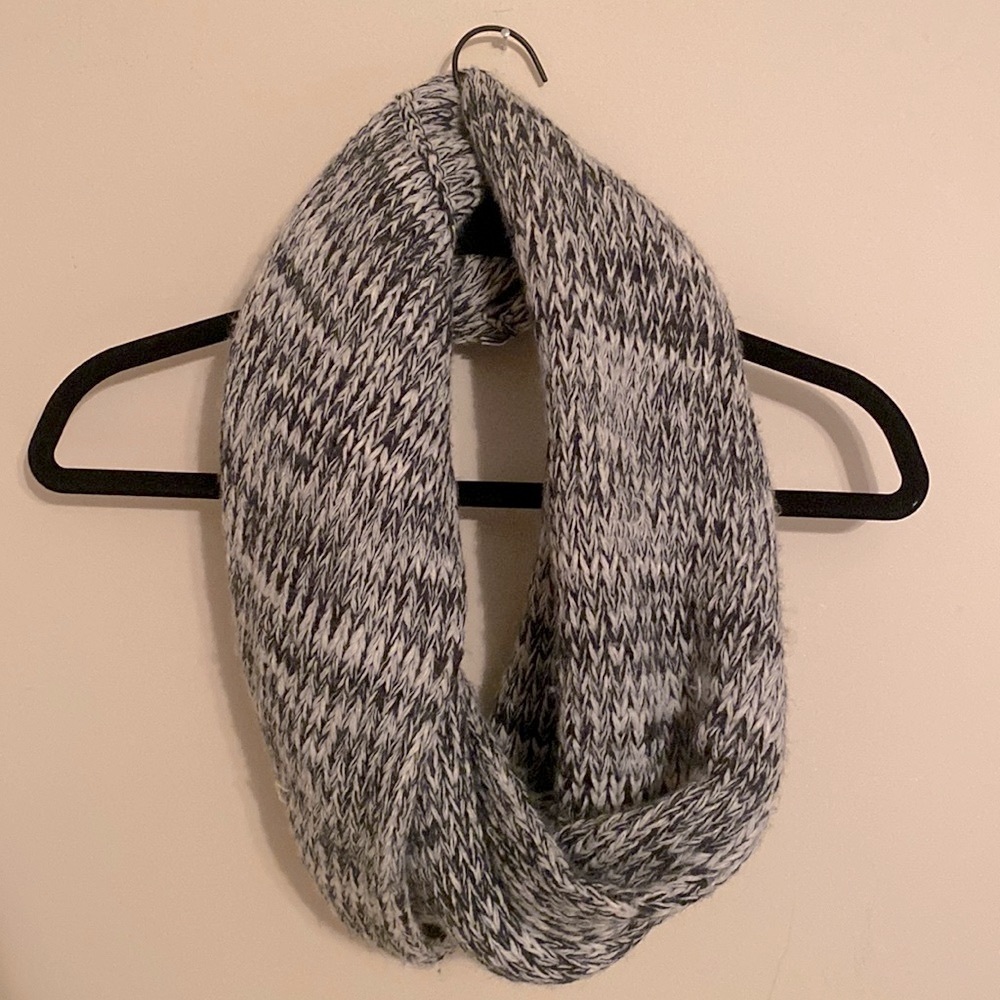 Old navy infinite black white grey scarf